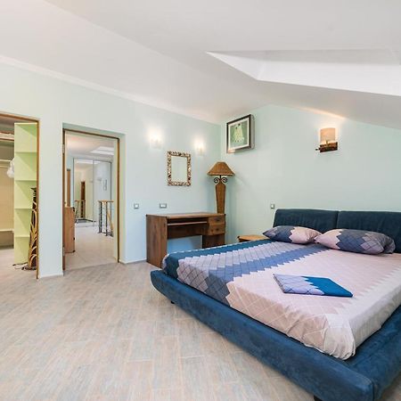 Classical Deribasivska 3-Bedrooms Apartment Odessa Exteriör bild