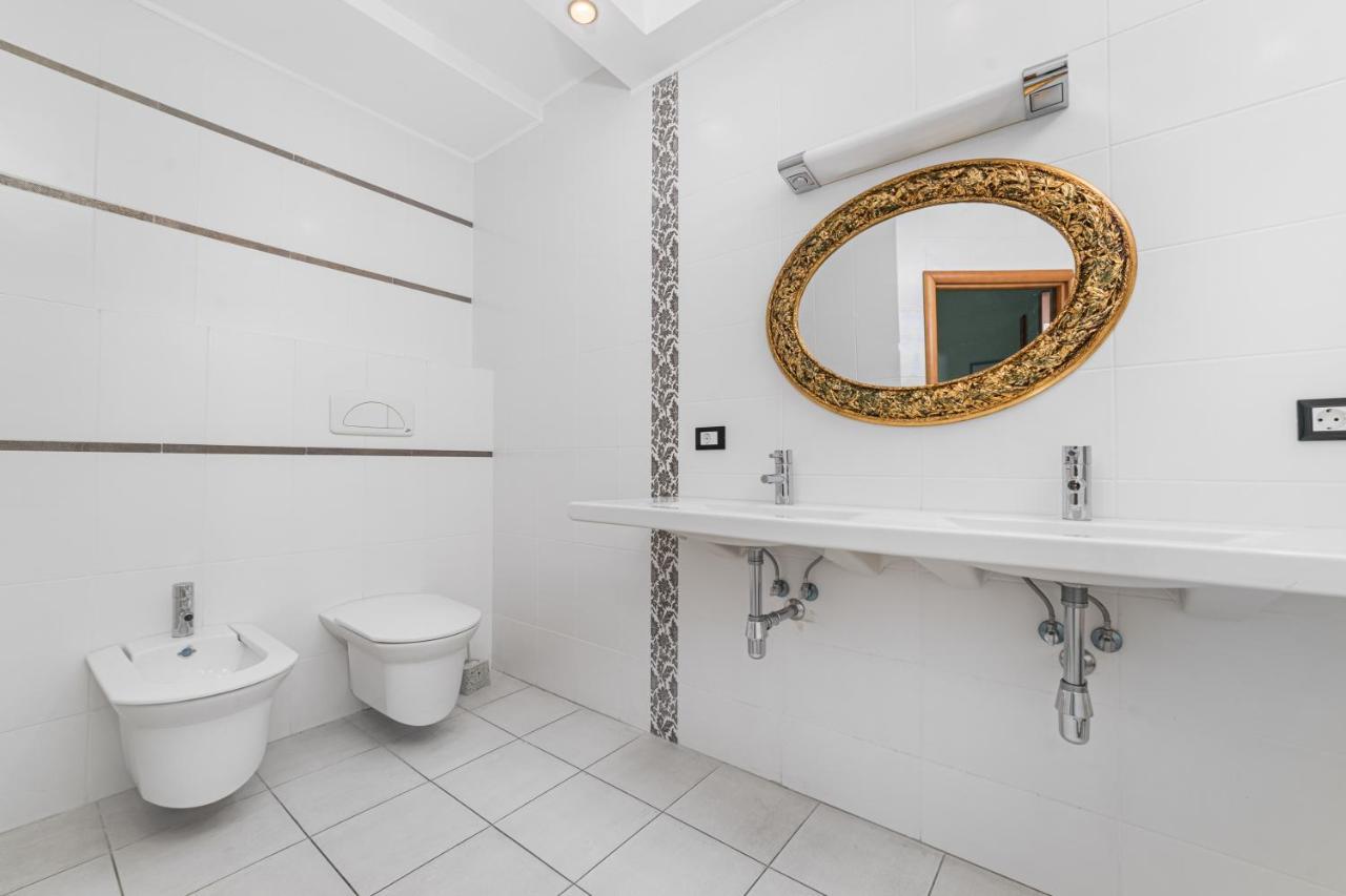 Classical Deribasivska 3-Bedrooms Apartment Odessa Exteriör bild