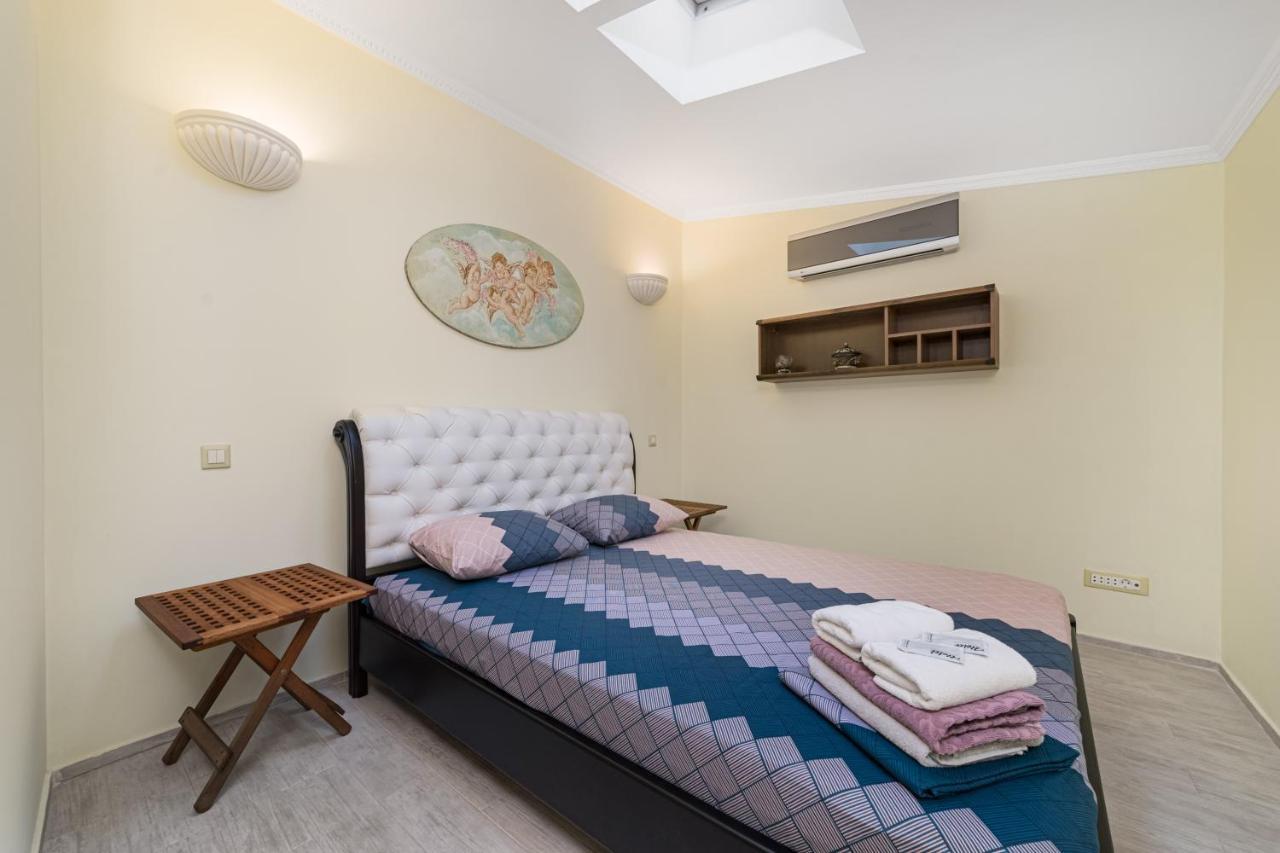 Classical Deribasivska 3-Bedrooms Apartment Odessa Exteriör bild