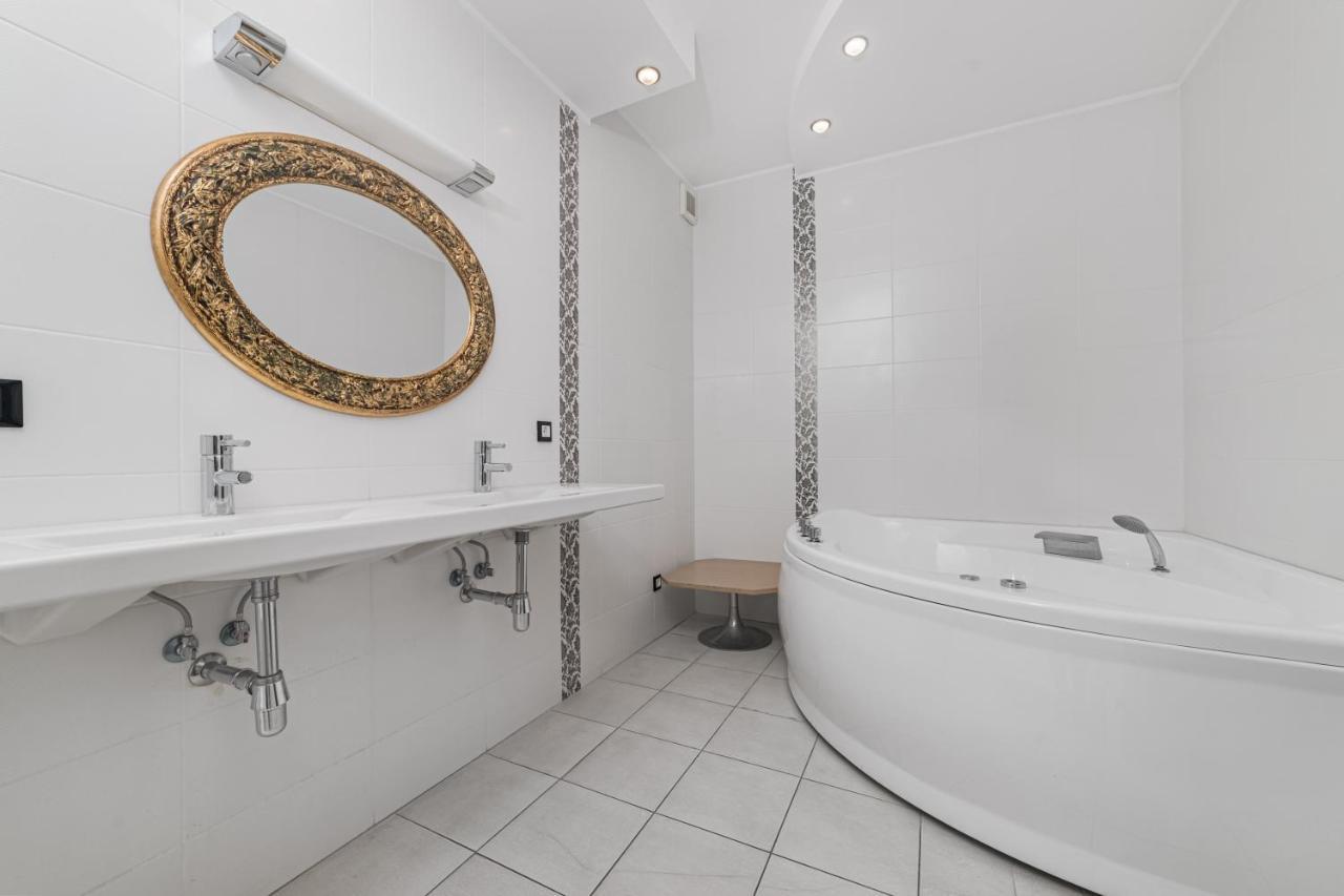 Classical Deribasivska 3-Bedrooms Apartment Odessa Exteriör bild